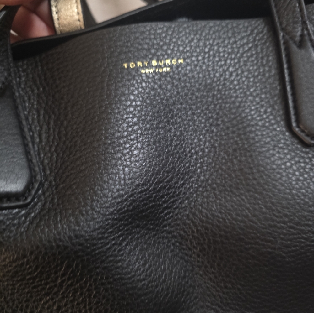 Tory Burch Perry Tote In Black Smooth/ Pebbled Leather. Never Used - Picture 5 of 16